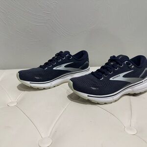Brooks Men’s Navy and White Athletic Running Shoes